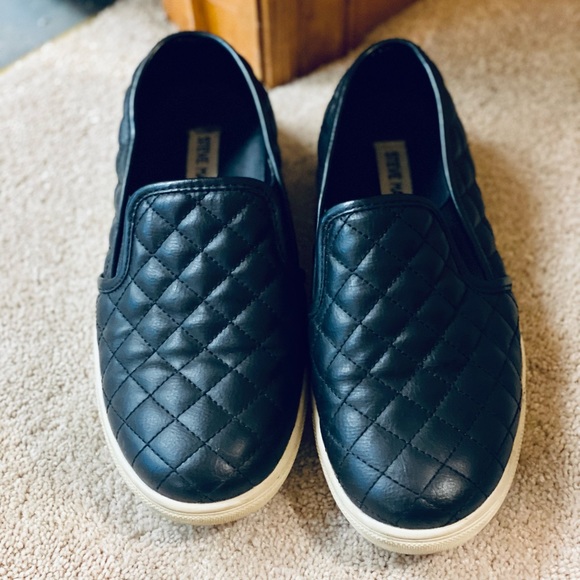 Steve Madden ECENTRCQ black quilted leather slip-on shoes size 7.5W - Picture 2 of 5